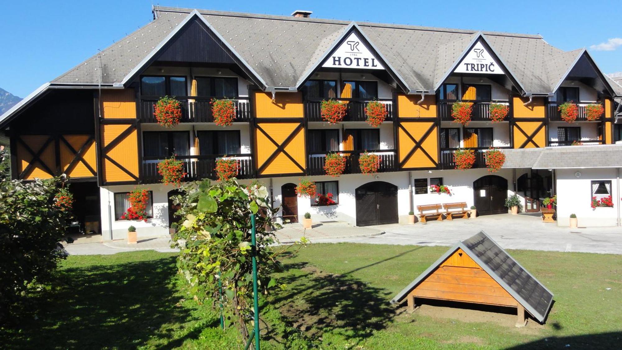 בוהין Hotel Tripic, Restaurant And Pizzeria מראה חיצוני תמונה