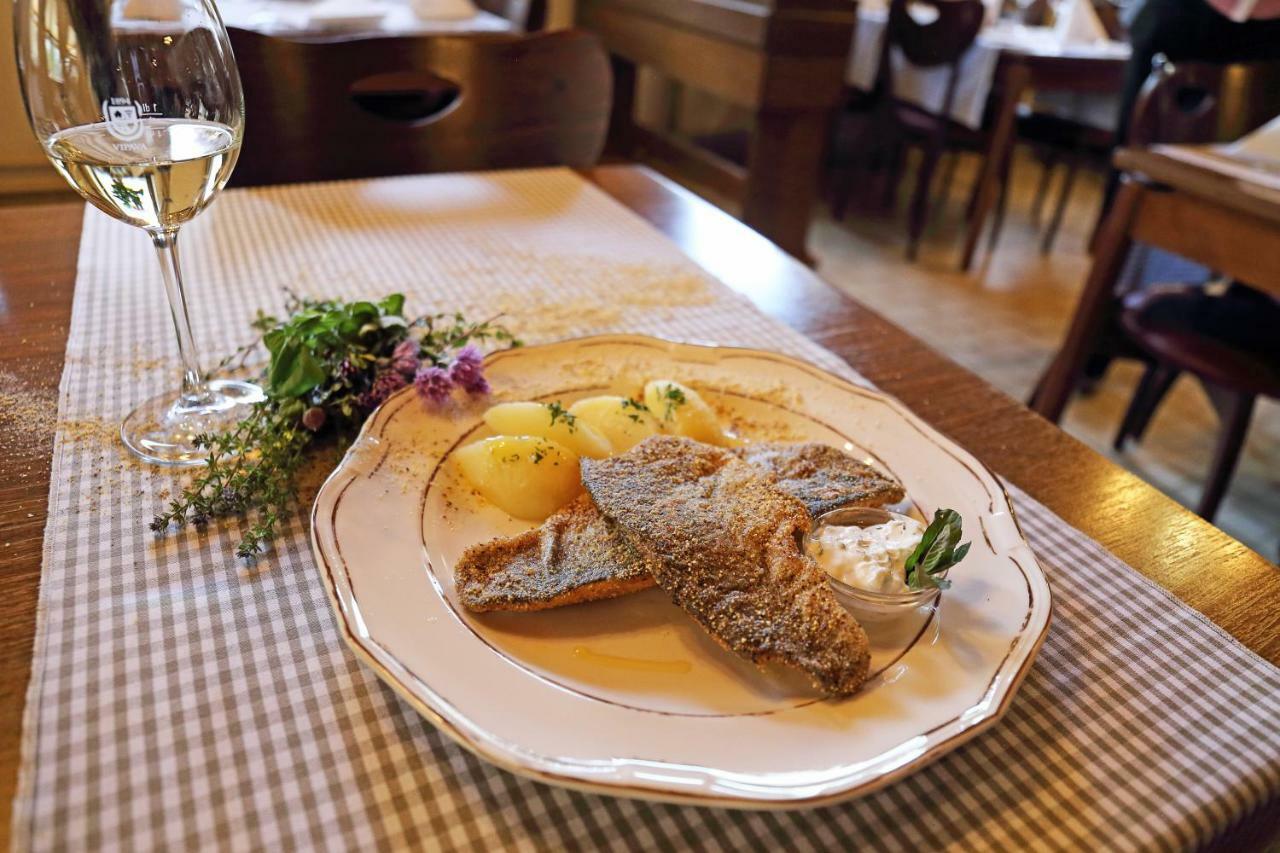 בוהין Hotel Tripic, Restaurant And Pizzeria מראה חיצוני תמונה