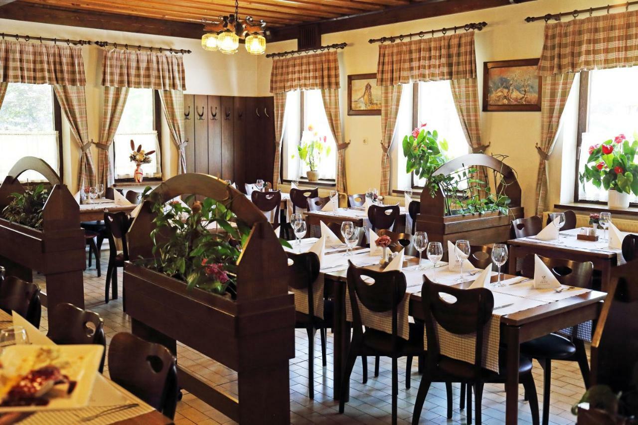 בוהין Hotel Tripic, Restaurant And Pizzeria מראה חיצוני תמונה