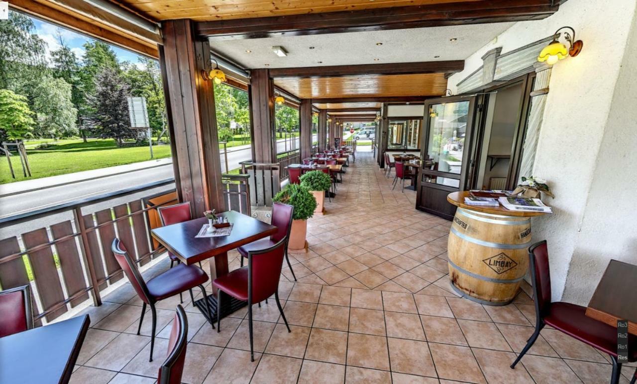בוהין Hotel Tripic, Restaurant And Pizzeria מראה חיצוני תמונה