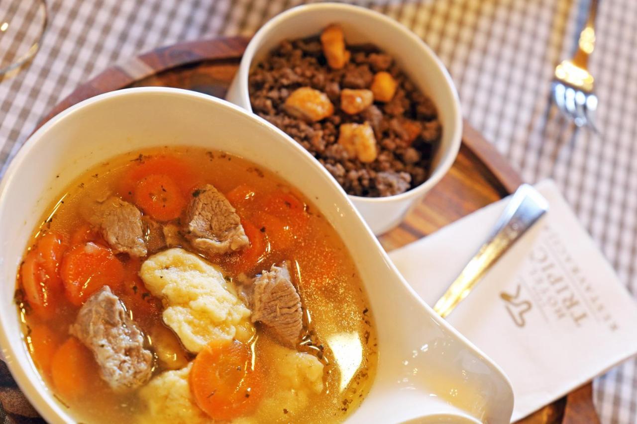 בוהין Hotel Tripic, Restaurant And Pizzeria מראה חיצוני תמונה