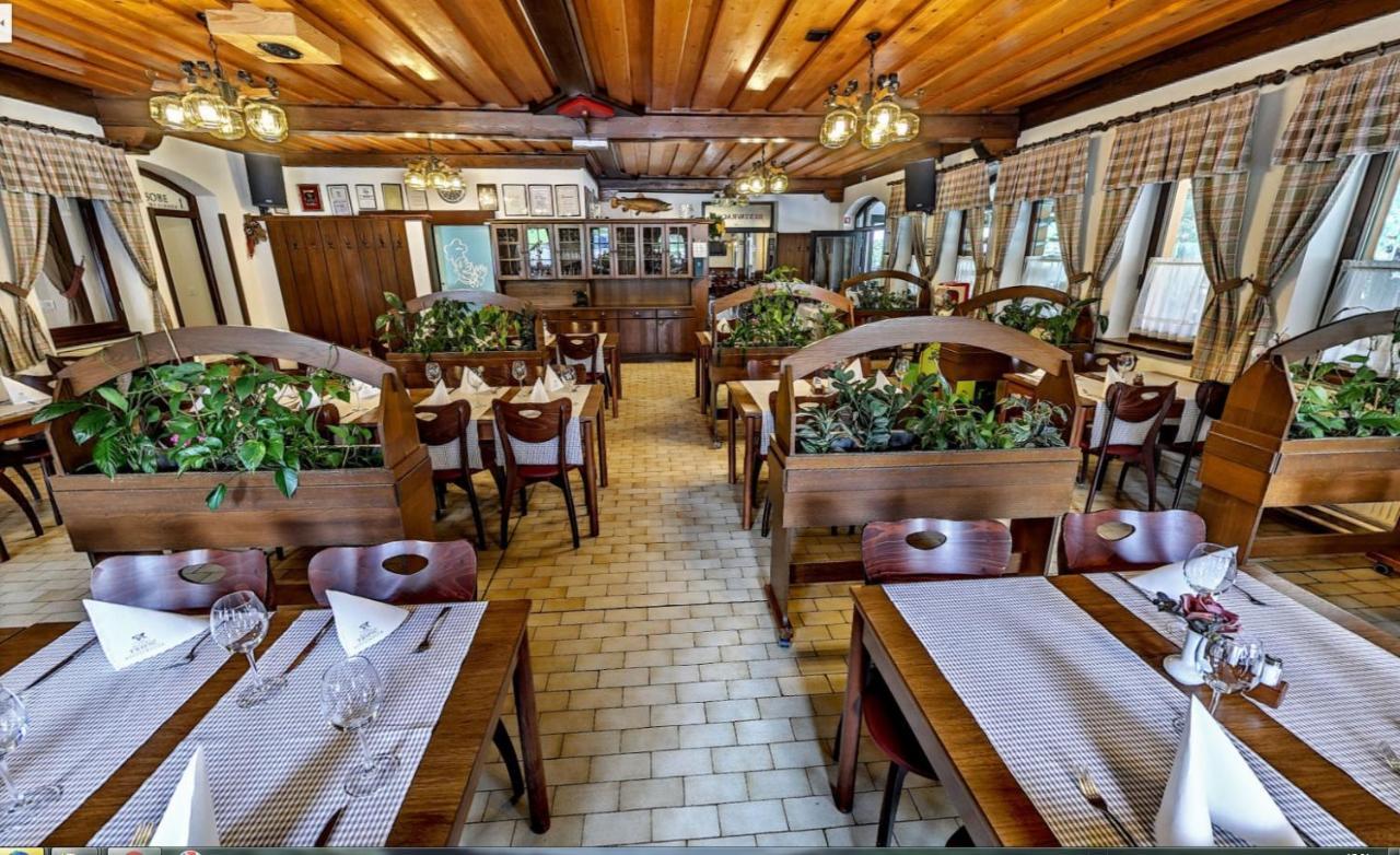 בוהין Hotel Tripic, Restaurant And Pizzeria מראה חיצוני תמונה